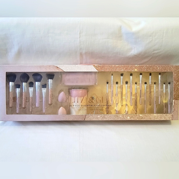 Glitz & Glam Makeup Glitz Glam 26 Piece Essentials Collection